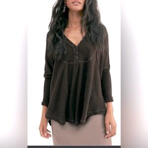 Free People Leo Henley Tee, Small in Black